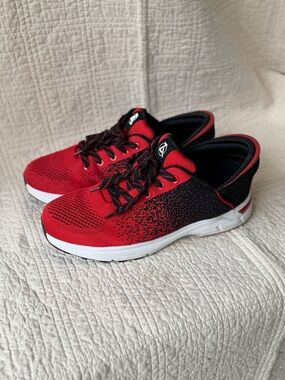 Men's Red and Black Athletic Sneakers - Lightweight Performance